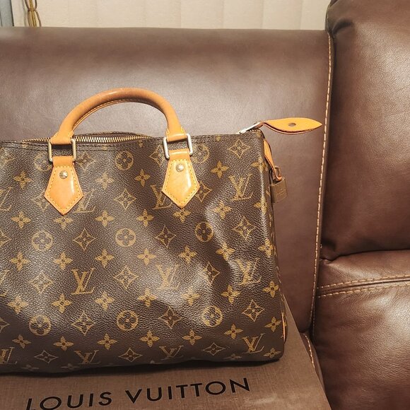 Louis Vuitton - Picture 2 of 6